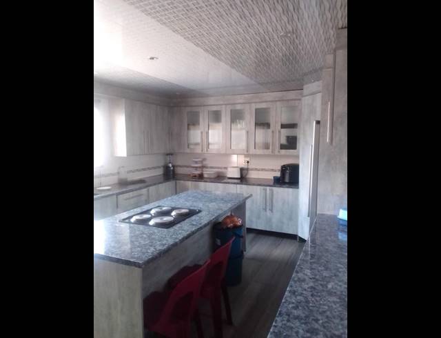2 BEDROOM HOUSE FOR SALE IN RIETVALLEI AH